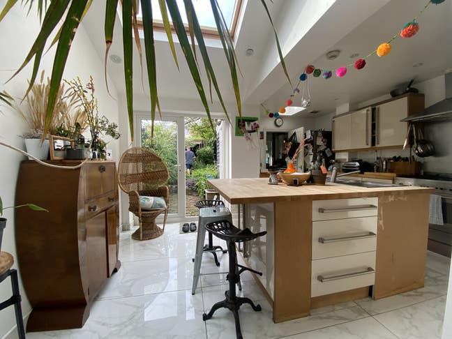 Bright and stylish city centre home Main Photo