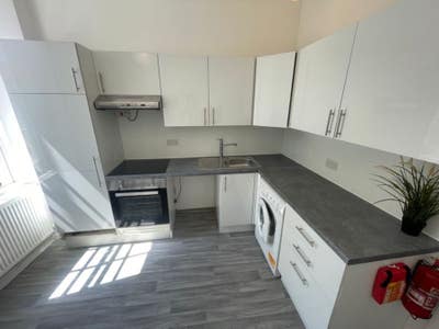 1 Bed Flat NR3 with Parking, Available NOW (9OC-J) Main Photo