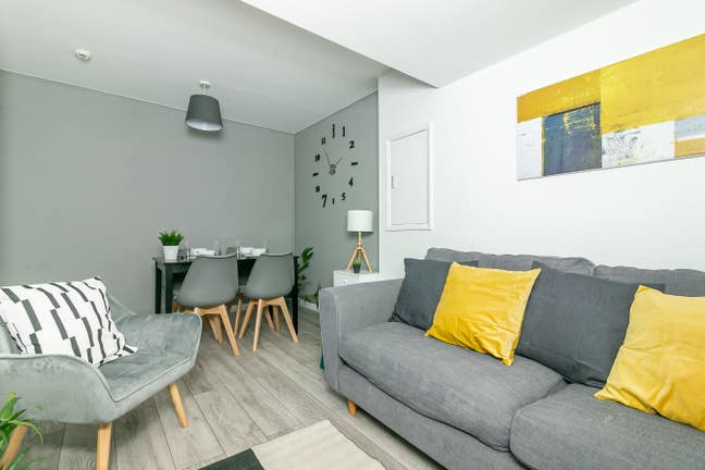 Quiet,  Clean Professional House - Bills Inc. Main Photo