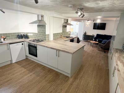 All new, 11-bed, all en-suit house on Dale Rd  Main Photo
