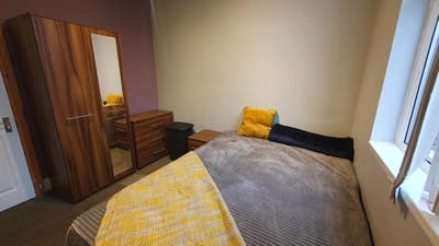 Lovely Double Ensuite Room  🏠Small House Main Photo