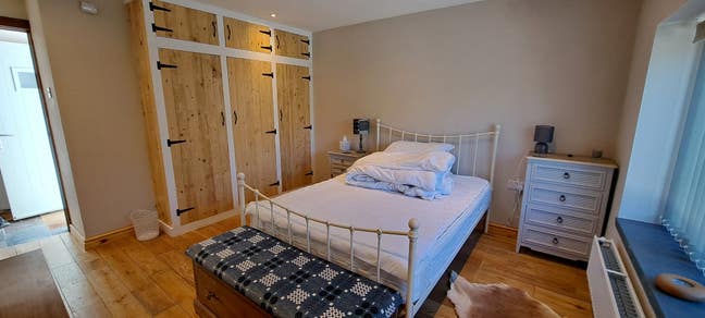Double room in 2 bed light & airy cottage Main Photo