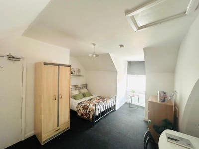 Room Close To Tram 1st Month Free All Bills Incl Main Photo