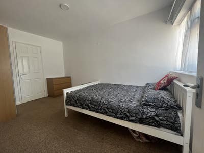 Newly Decorated Ensuite Double Room in Chelmsford Main Photo