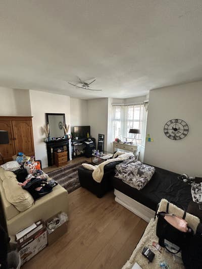 Double Room in shared tidy apartment Main Photo