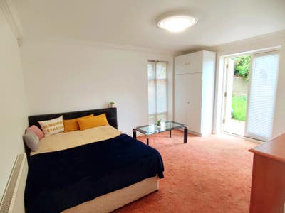 Double room in Charminster BH8  Main Photo