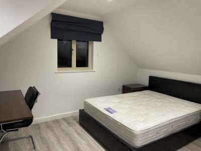 Guildford Studio-Part Bills Included Main Photo