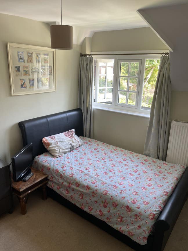 Medium room with double bed Mon-Friday let Main Photo