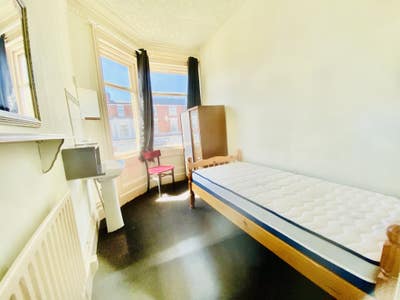 Single Room with Shared Bathroom near Beach  Main Photo