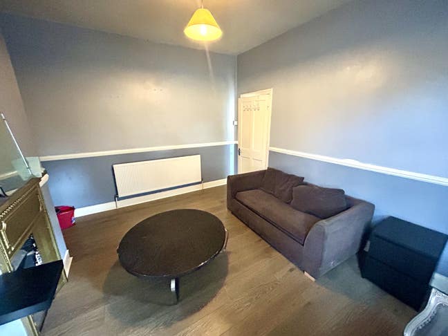 2 Bedroom Flat W/Living Room & Garden Main Photo