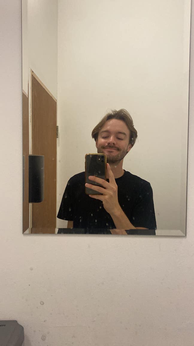 young professional for flat share  Main Photo