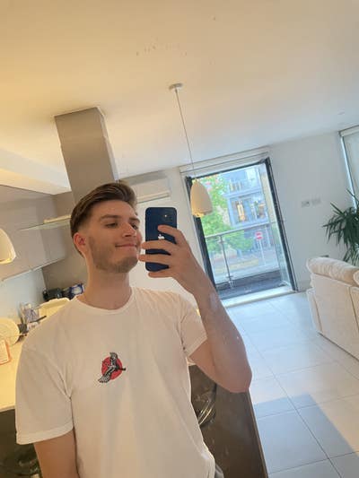 Looking for a flatmate to find a 2-bed apartment Main Photo