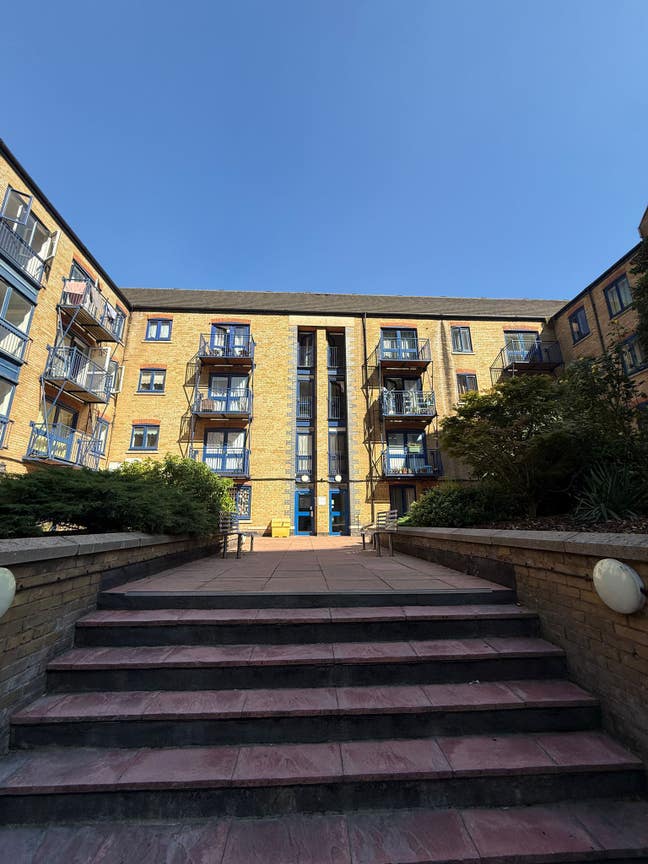 Crossharbour, E14, Modern 2 Bedroom Apartment Main Photo