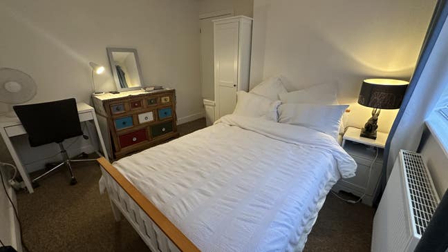 Short term double room available - fully furnished Main Photo