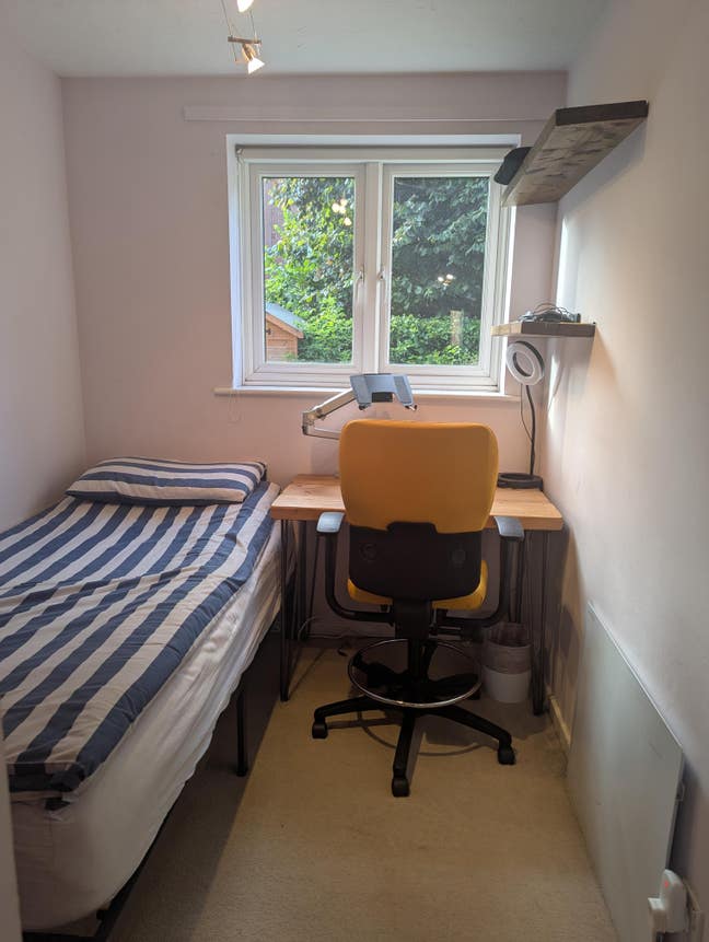 Short Term, Single Room, Calm, Zone 2 Main Photo