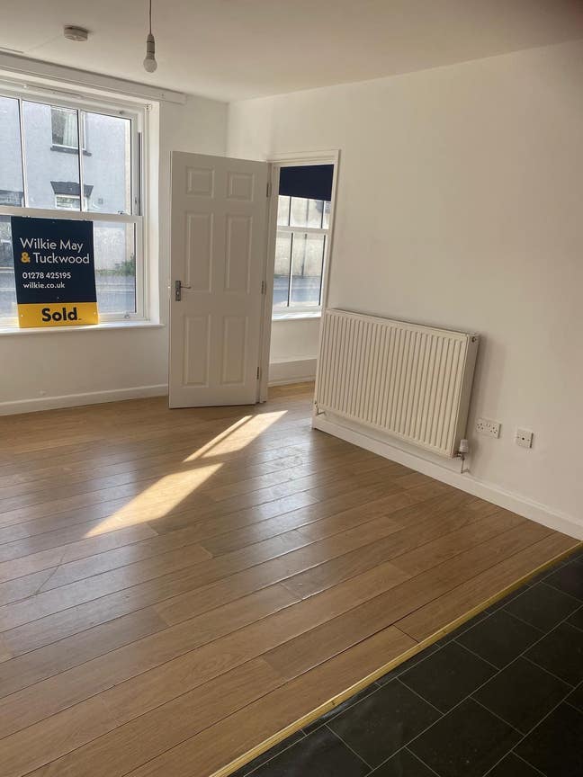 2 Bed Ground Floor Flat - 1 min from train station Main Photo