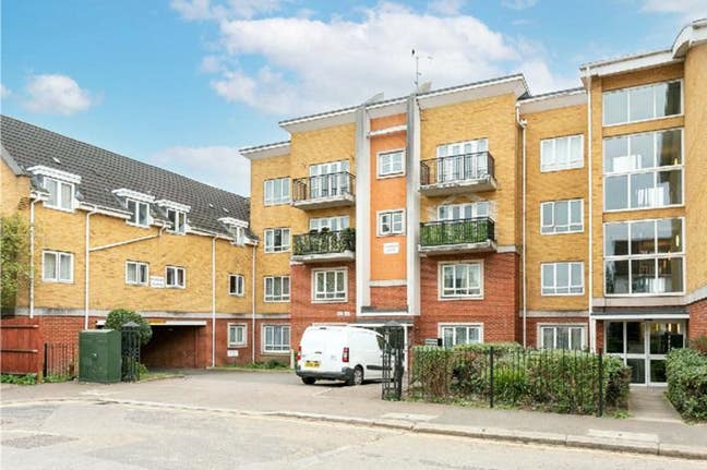 Superb Large 1 Bed Flat to Rent in a Modern Block Main Photo
