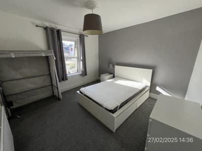 Great room Beaufort Road EX2  Main Photo