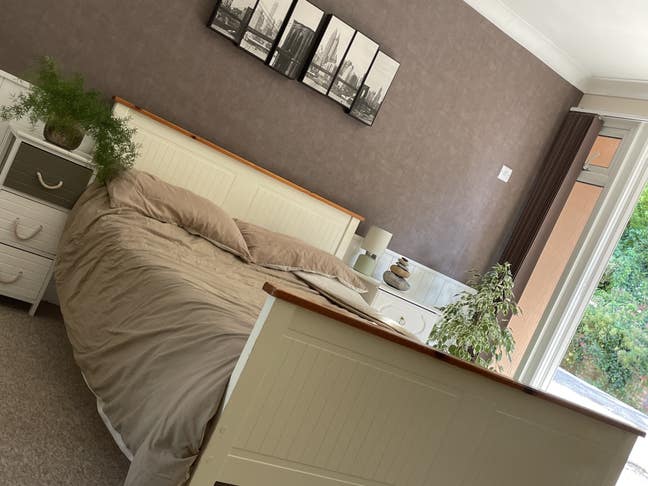 All-Inclusive, Fully Furnished, Ground Floor Flat. Main Photo