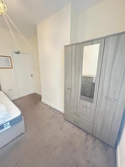 Double bedroom close to Bolton Town Centre Main Photo