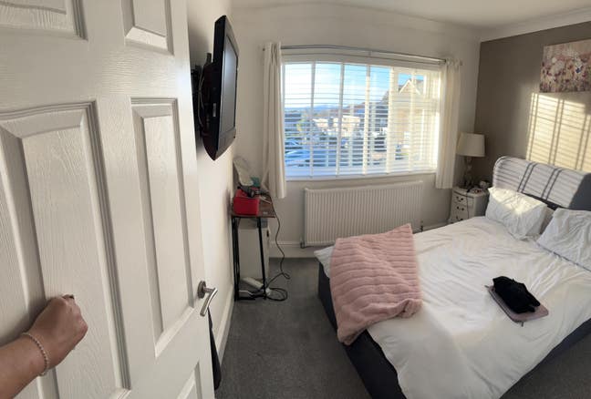Spare double room in friendly family home  Main Photo