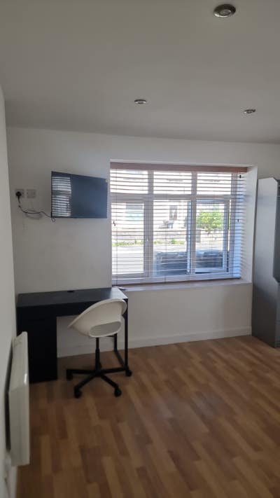 Room to rent Main Photo