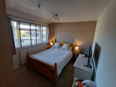 Lovely comfortable double room now available Main Photo