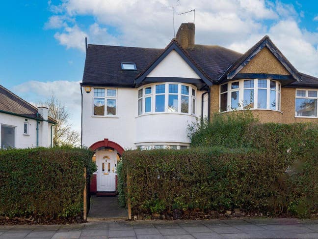 Modern 4 Bedroom House to Rent Main Photo