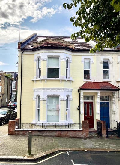 Large luxury ensuite in Wandsworth Main Photo