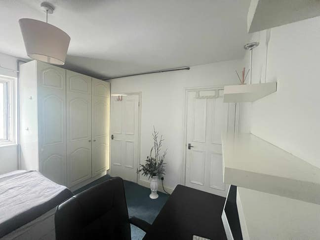 Bright Double En-Suite Room – NW11 Golders Green | Main Photo