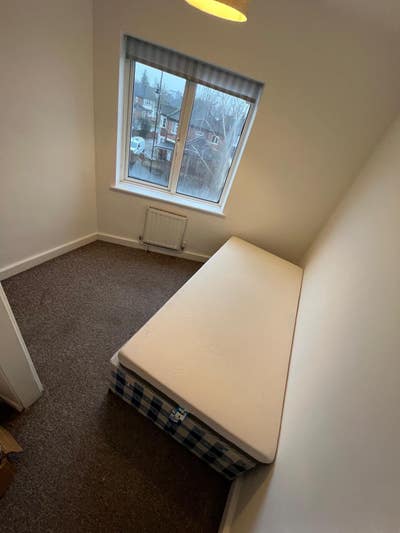 One box room to rent  Main Photo
