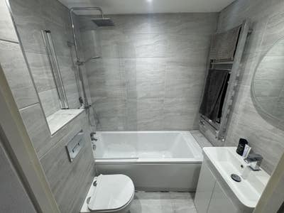 Room with bathroom  Main Photo