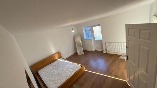 Large room available in shared-house  Main Photo