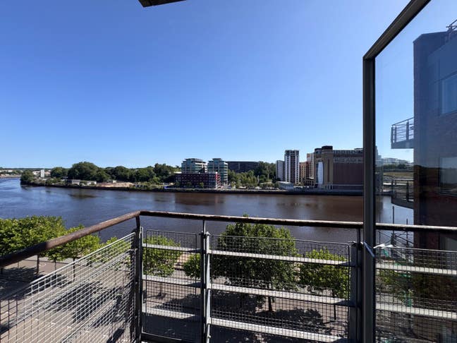 Modern Flat,Great Vibes –Roommate Wanted! Main Photo