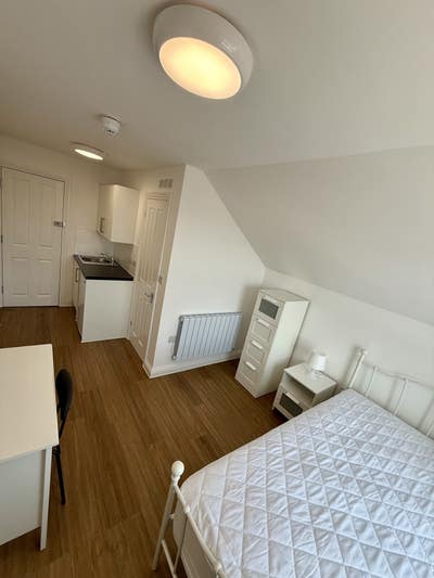 ✺ Studio-Style Ensuite Rooms ✺  Main Photo