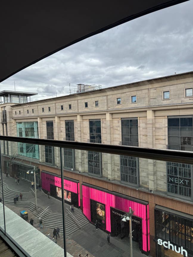 Luxurious 1 Bedroom Flat for Rent - Buchanan St Main Photo