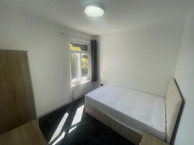 Spacious Double Rooms/ New Refurb/ All Bills  Inc Main Photo