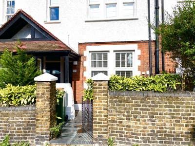 Homely 2 bed flat to rent Main Photo