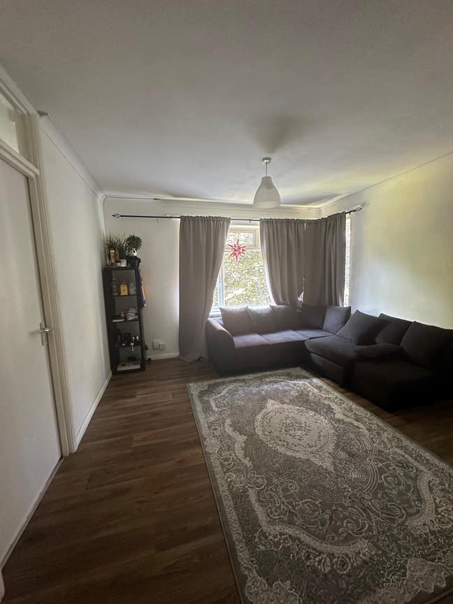 Furnished Bedroom in 1-Bed Flat  Main Photo