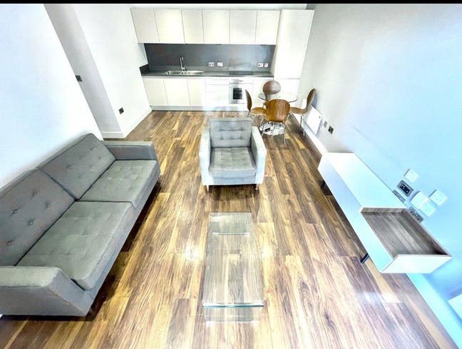 Double room with own bathroom close to city centre Main Photo