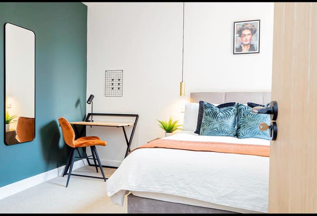 4 luxury double en-suite rooms in Southsea Main Photo