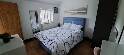 Modern Refurbished Room in Shared House  Main Photo