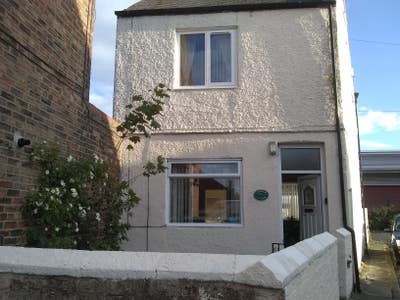 3 doubles in 3 bed house- groups or individuals Main Photo