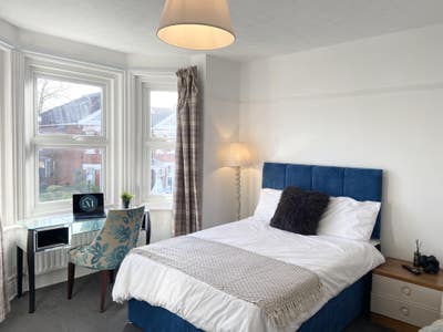 Ensuite Double Room - Central house share Main Photo