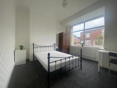 Available - Stylish Double Bedrooms In Bury Main Photo