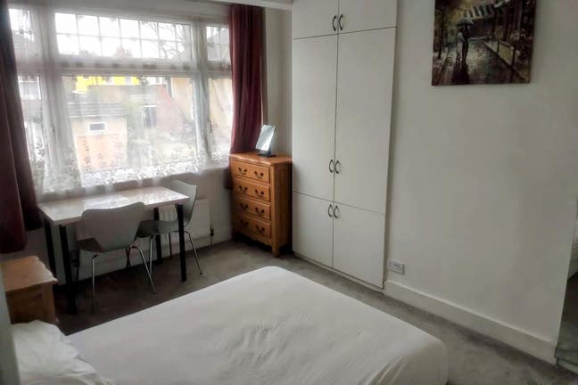 Large Double Room Available Main Photo