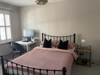 Double  Room  available for one person (female) Main Photo