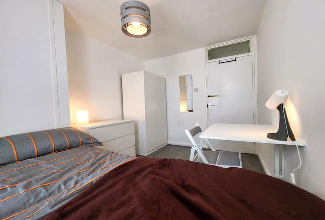 Small Double next to Bethnal Green Station!! Main Photo