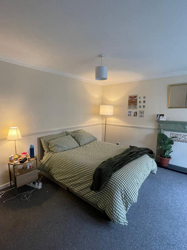 Huge Double Room - Kings X Zone 1  Main Photo