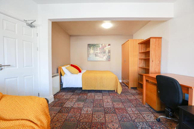 ⏰Spacious 40m² , Private bathroom, Train station😍 Main Photo